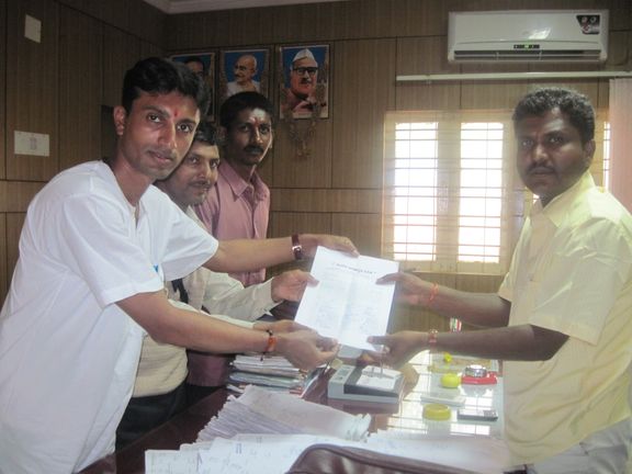 Mr. Guruprasad handing over the memorandum to Tahasildar